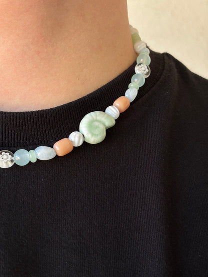 1 OF 1  LIGHT SHELL NECKLACE