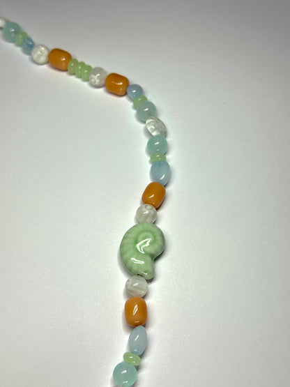1 OF 1  LIGHT SHELL NECKLACE