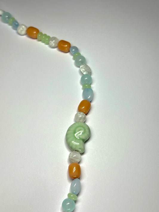 1 OF 1  LIGHT SHELL NECKLACE
