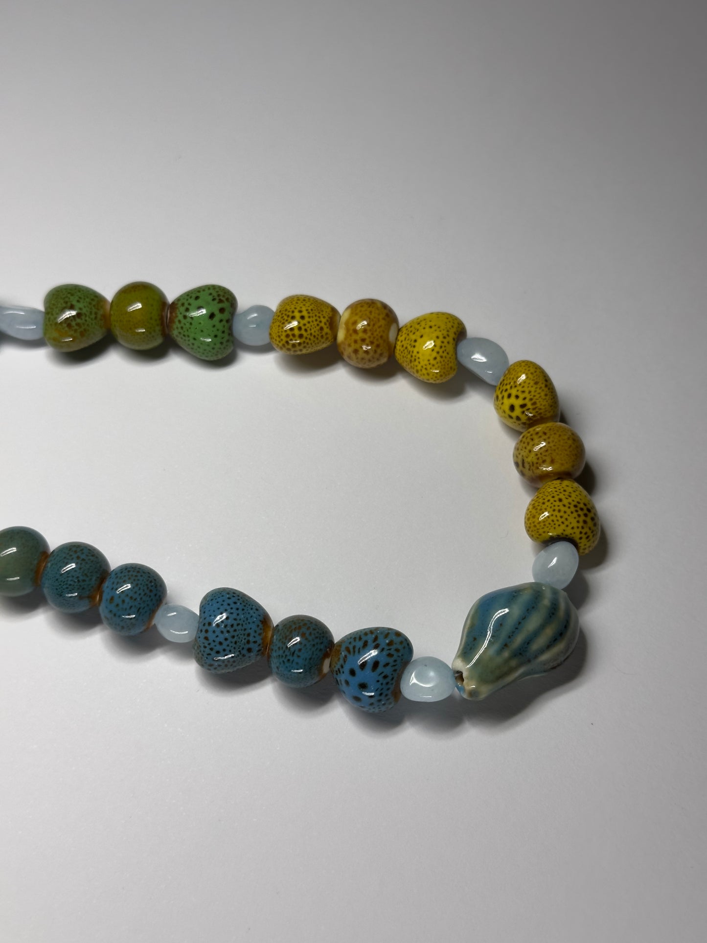 1 OF 1 CERAMIC SHELL NECKLACE