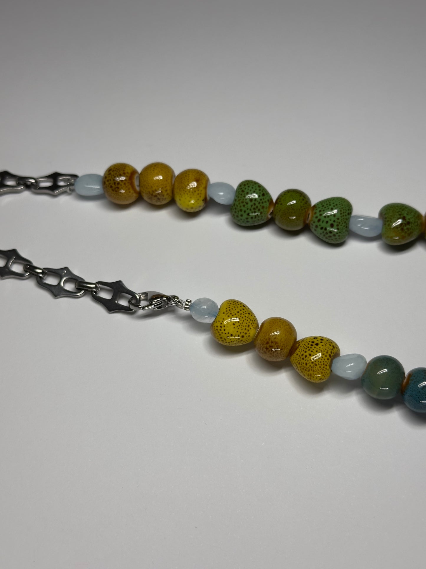 1 OF 1 CERAMIC SHELL NECKLACE
