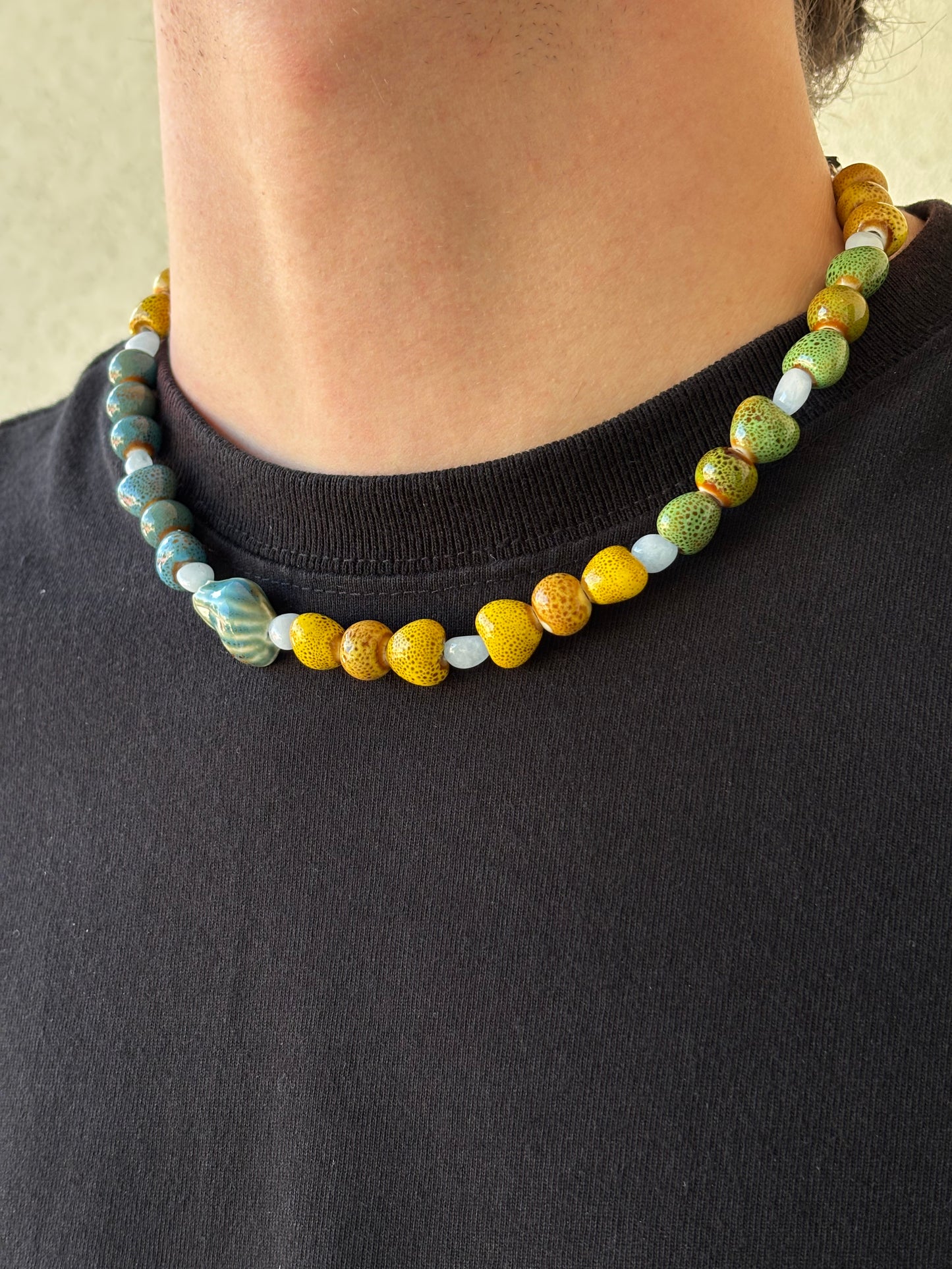 1 OF 1 CERAMIC SHELL NECKLACE