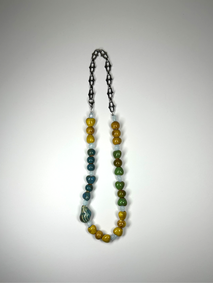 1 OF 1 CERAMIC SHELL NECKLACE