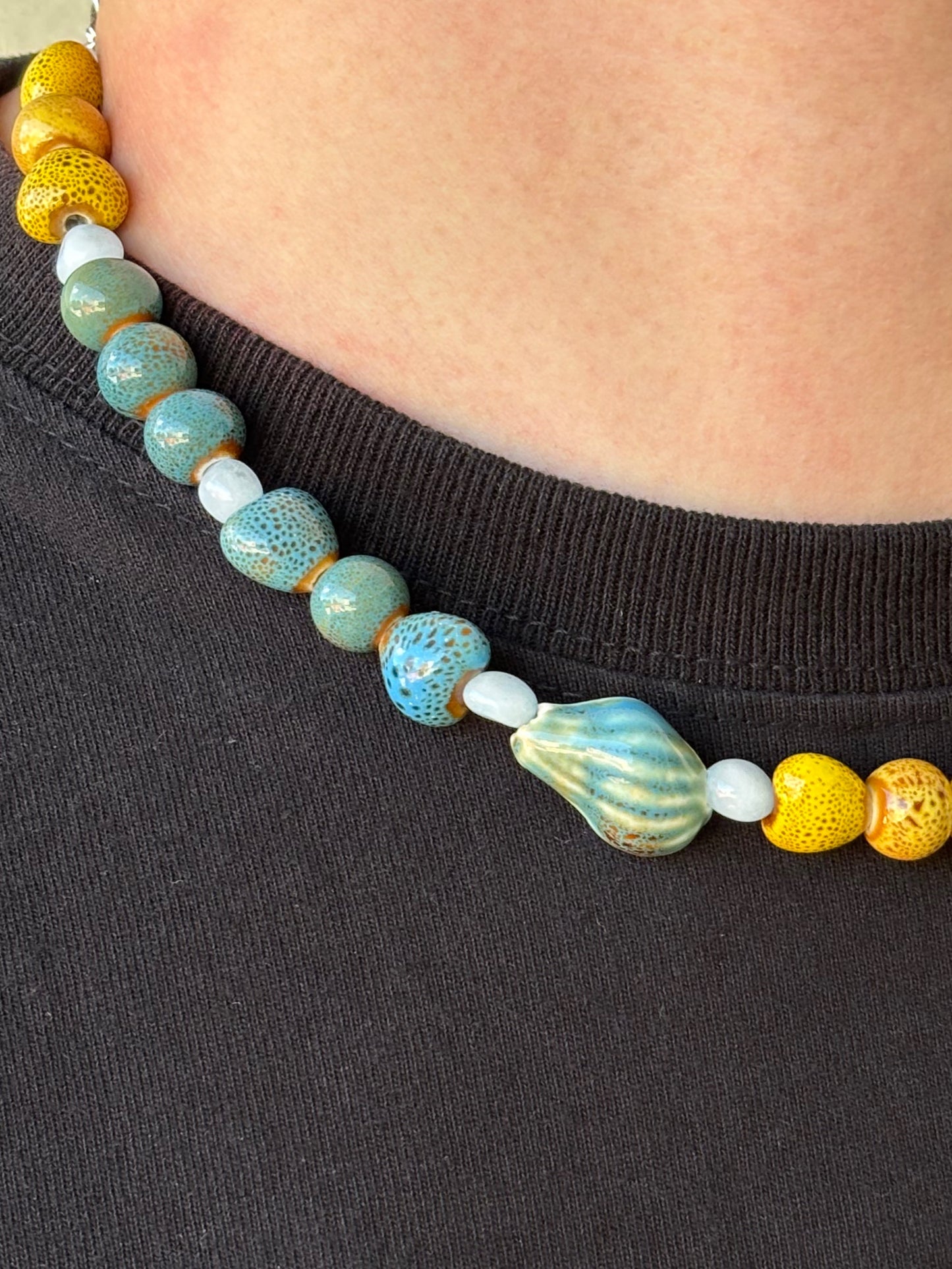 1 OF 1 CERAMIC SHELL NECKLACE
